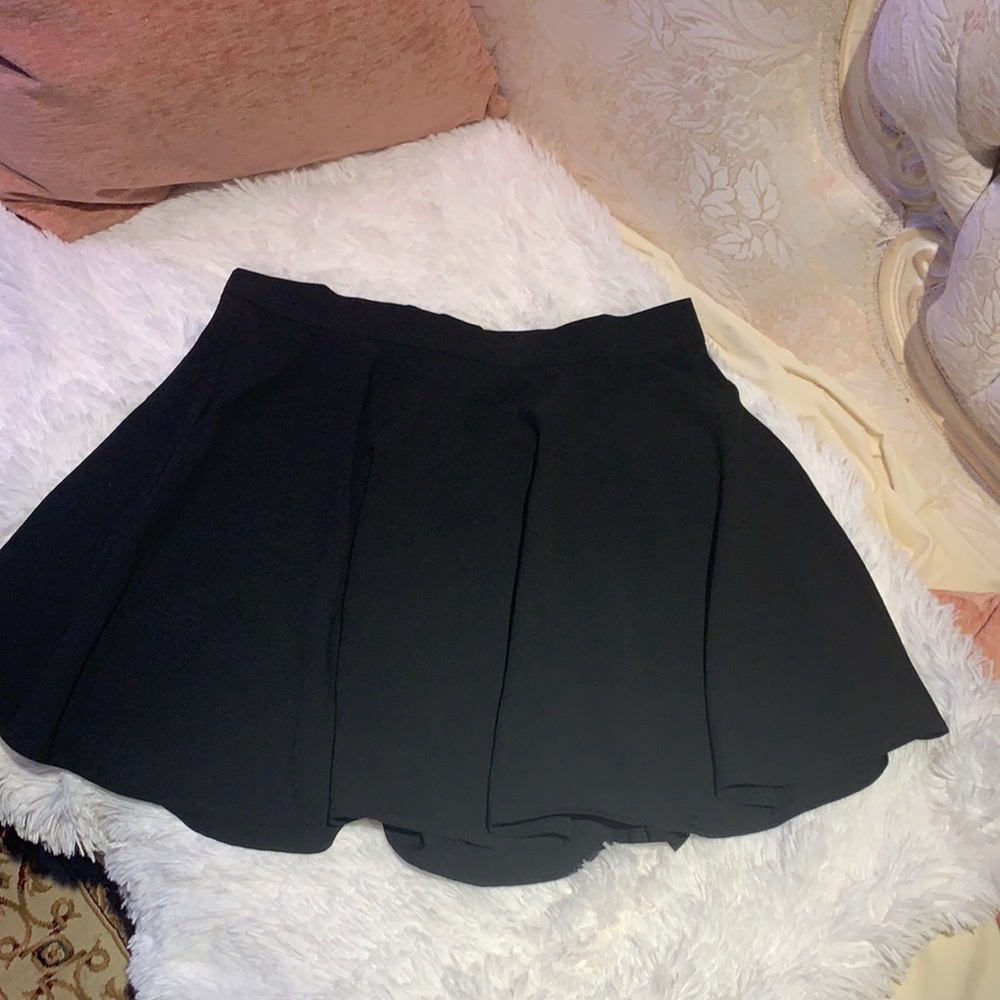 Black short skater skirt